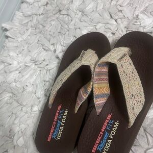 Skechers Women's Cream and Brown Yoga Foam FlipFlops
